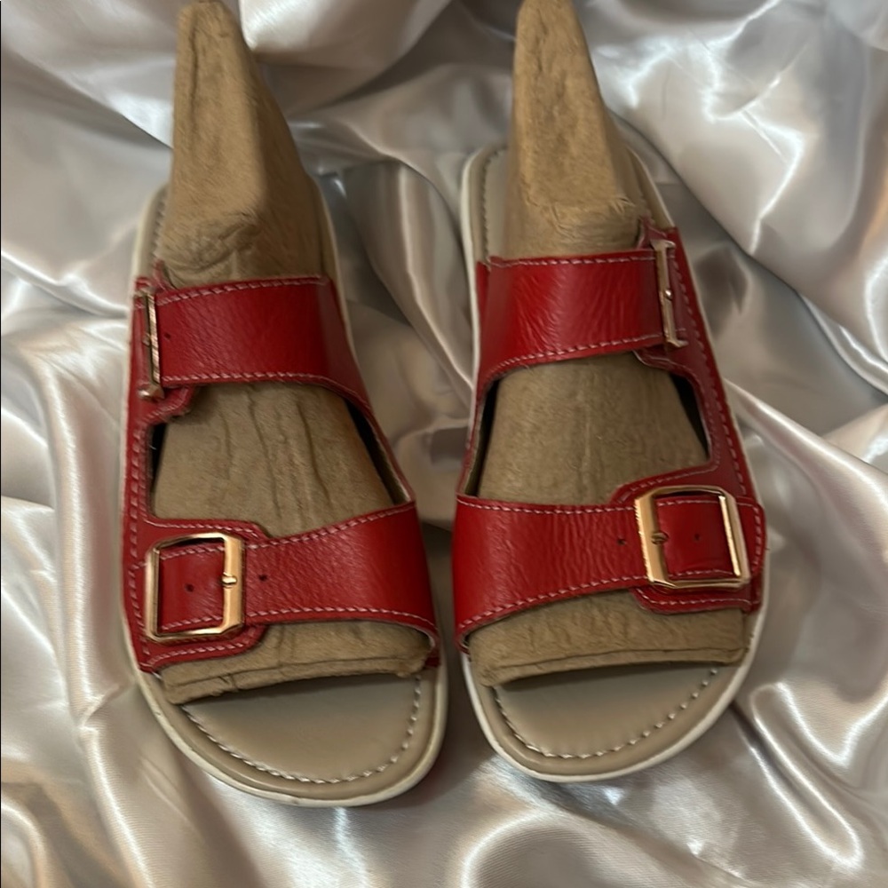 VIBRANT RED LEATHER SLIDES